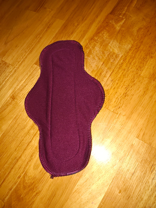 Moderate absorbency cloth pad